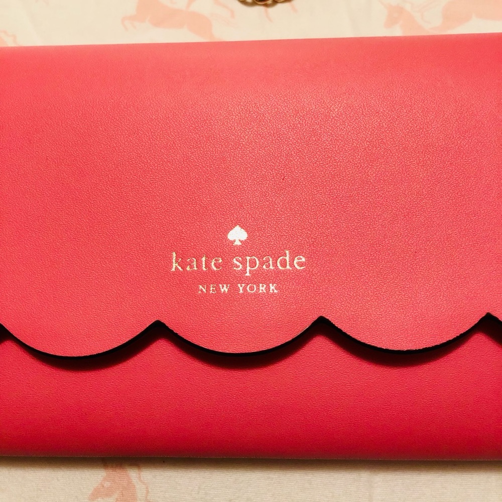 Closet cleanup! Kate Spade ♠️ Scalloped